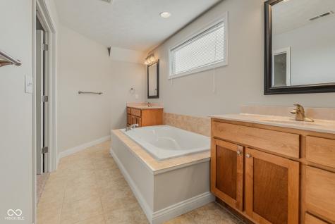2296 Berkshire Place N Columbus IN 47203