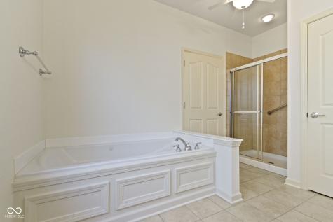 16171 Oakford Trail Fishers IN 46037