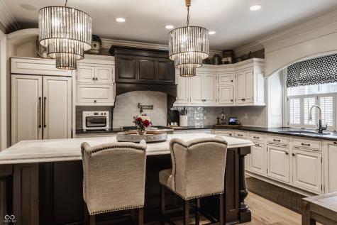 954 Laurelwood Carmel IN 46032