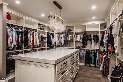 954 Laurelwood Carmel IN 46032