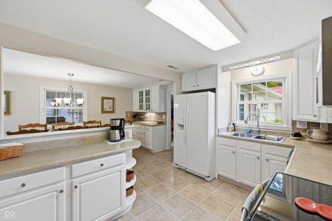 8005 Hilltop Lane Indianapolis IN 46256