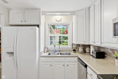 8005 Hilltop Lane Indianapolis IN 46256