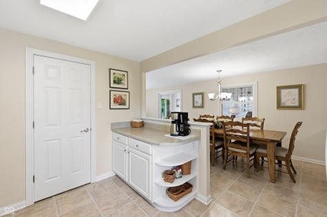 8005 Hilltop Lane Indianapolis IN 46256