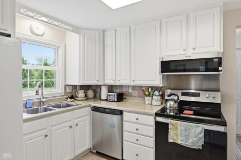 8005 Hilltop Lane Indianapolis IN 46256