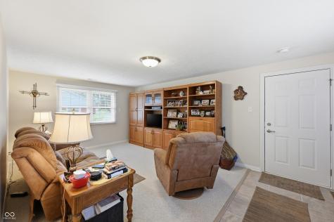 8005 Hilltop Lane Indianapolis IN 46256