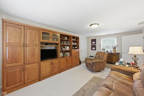 8005 Hilltop Lane Indianapolis IN 46256