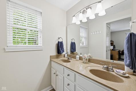 8005 Hilltop Lane Indianapolis IN 46256