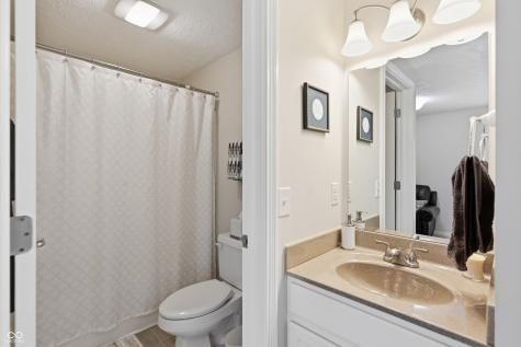 8005 Hilltop Lane Indianapolis IN 46256
