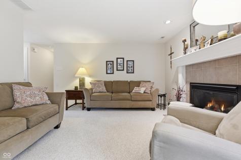 8005 Hilltop Lane Indianapolis IN 46256