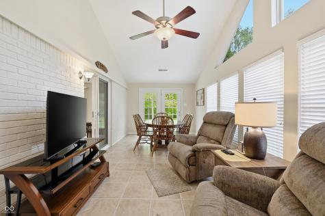 8005 Hilltop Lane Indianapolis IN 46256