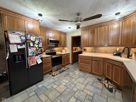 825 W Krislynn Woods Avenue West Terre Haute IN 47885