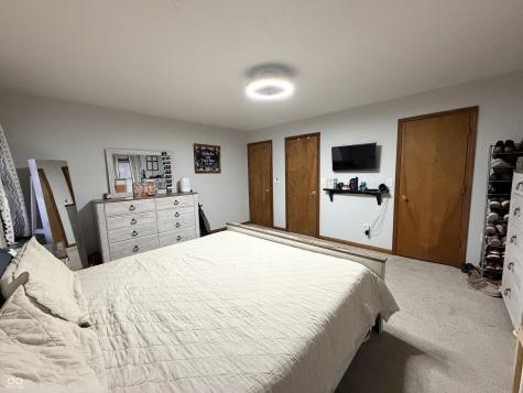 825 W Krislynn Woods Avenue West Terre Haute IN 47885