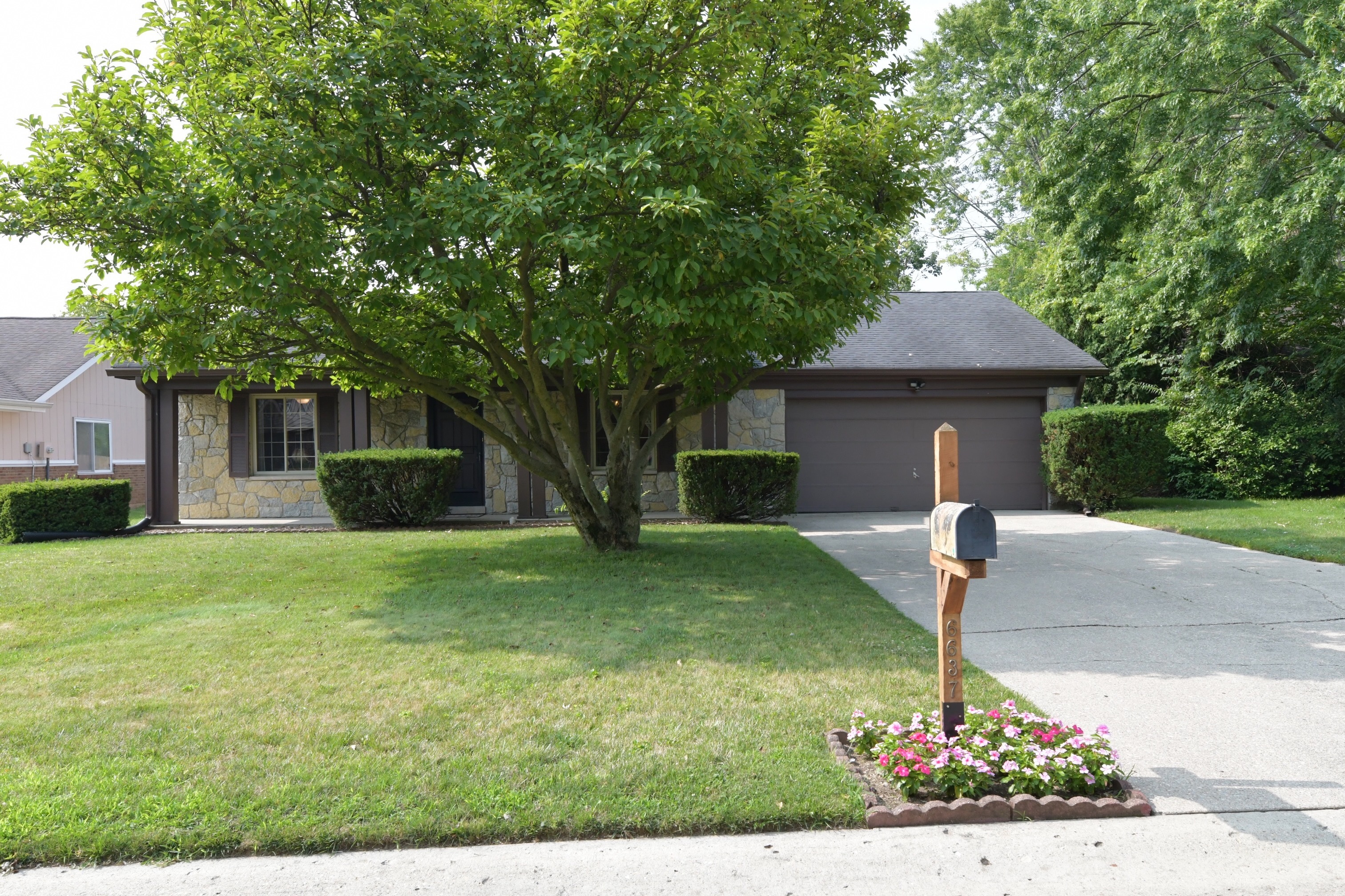 6637 Roundtree Court Indianapolis IN 46214