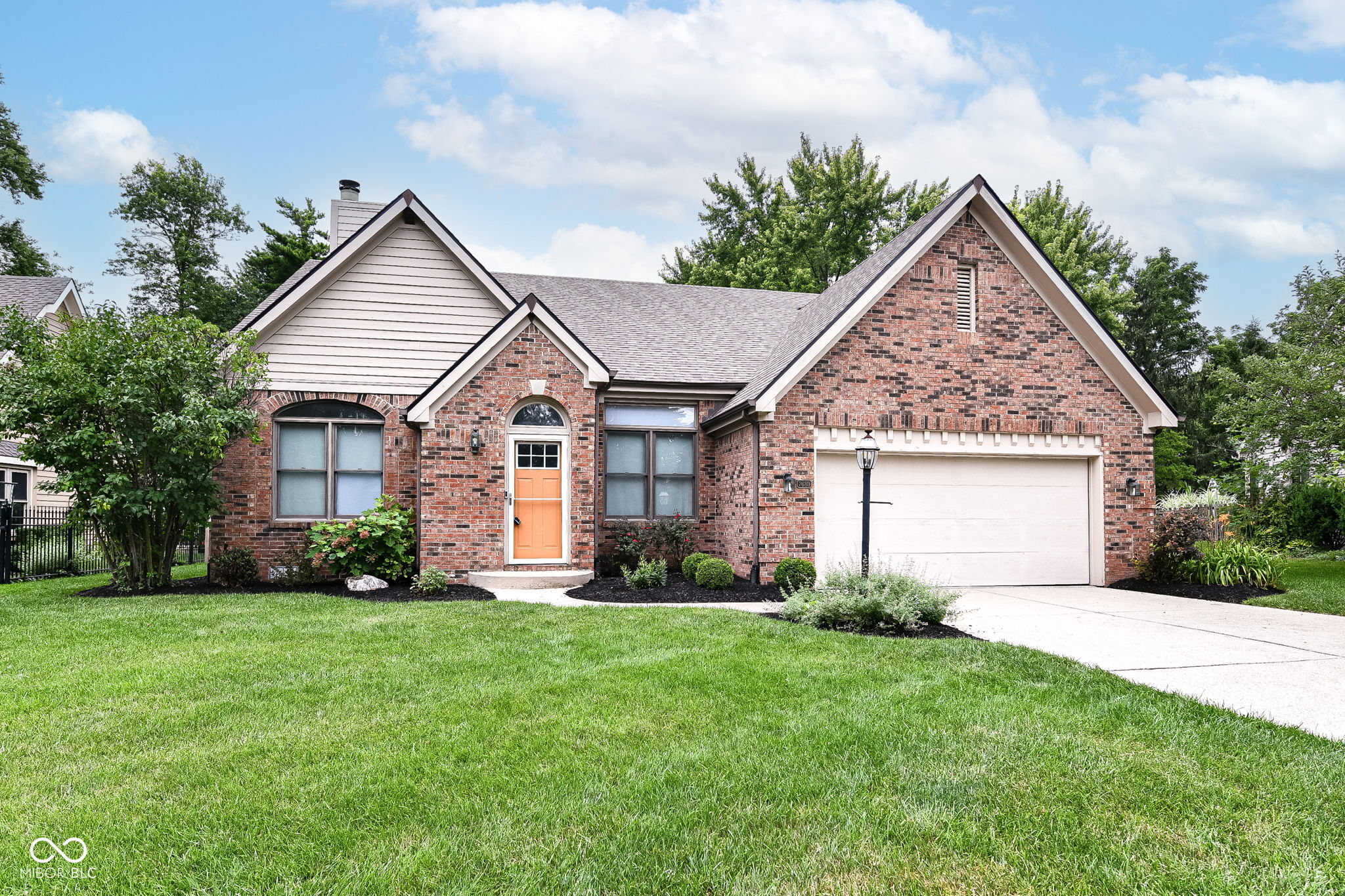 7689 Pinesprings E Drive Indianapolis IN 46256
