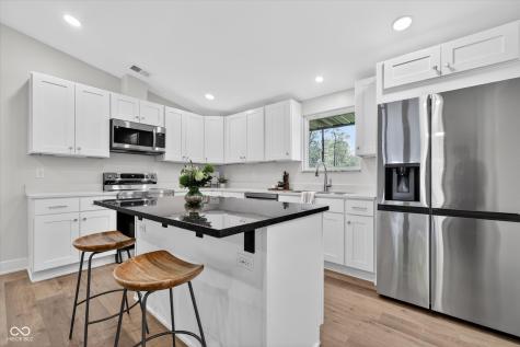 646 Karen Drive Zionsville IN 46077