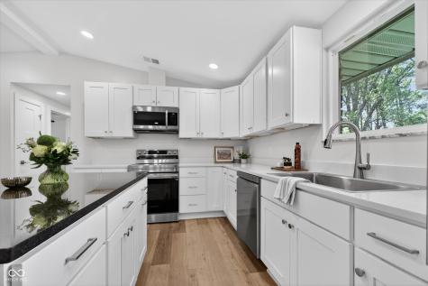 646 Karen Drive Zionsville IN 46077