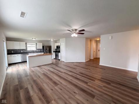 526 Bourneside Drive Greenfield IN 46140