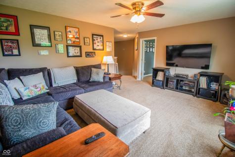 1098 Meadowview Court Franklin IN 46131