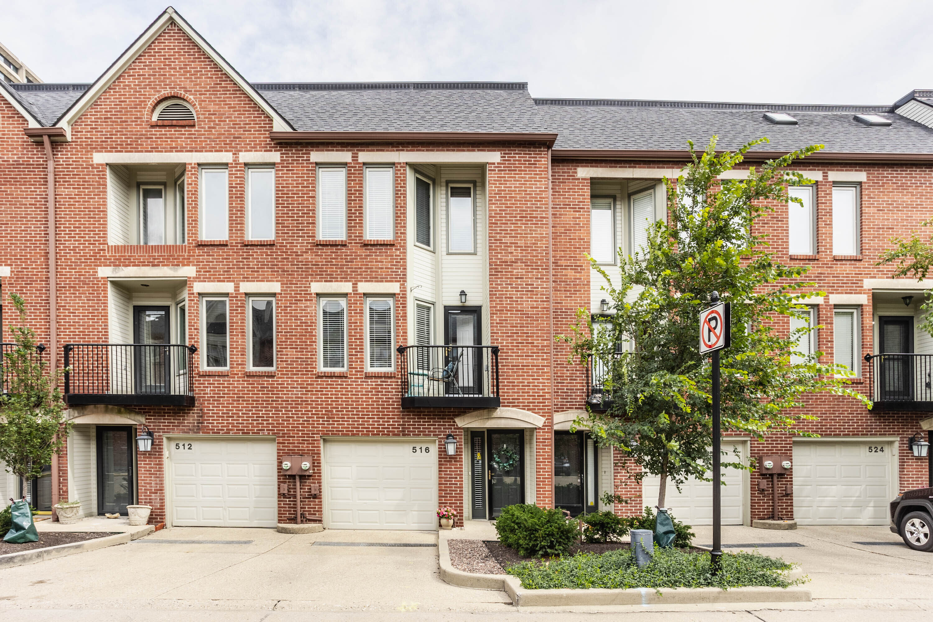 516 Lockerbie Circle N Indianapolis IN 46202