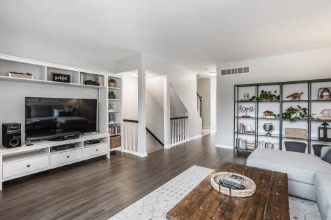 516 Lockerbie Circle N Indianapolis IN 46202