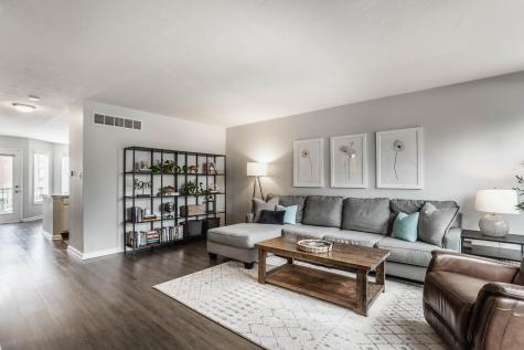 516 Lockerbie Circle N Indianapolis IN 46202