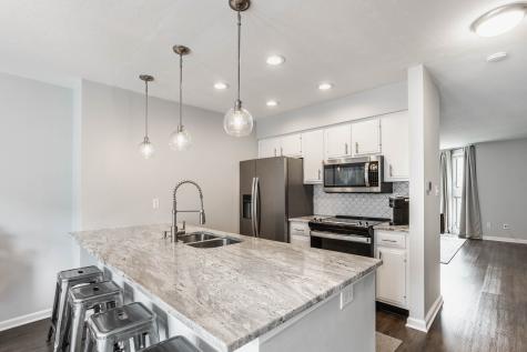516 Lockerbie Circle N Indianapolis IN 46202