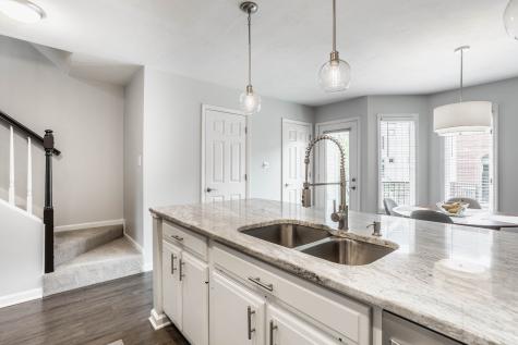 516 Lockerbie Circle N Indianapolis IN 46202