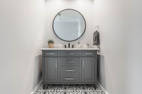 516 Lockerbie Circle N Indianapolis IN 46202