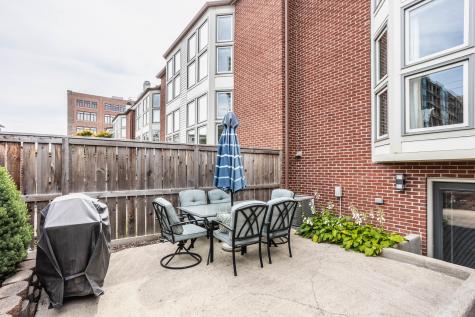 516 Lockerbie Circle N Indianapolis IN 46202