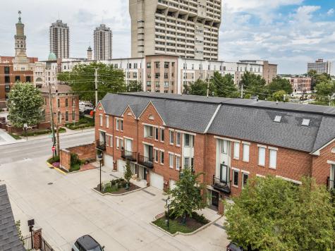 516 Lockerbie Circle N Indianapolis IN 46202