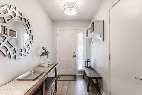 516 Lockerbie Circle N Indianapolis IN 46202
