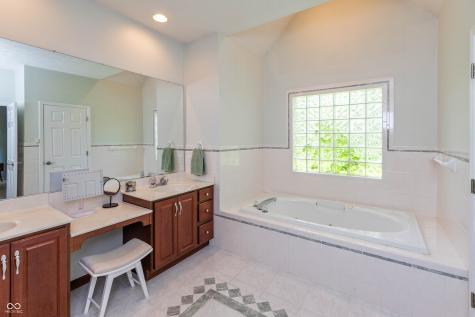 5600 N Red Oak Drive Greenfield IN 46140