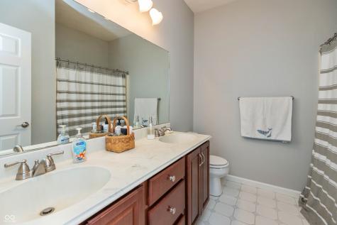 5600 N Red Oak Drive Greenfield IN 46140