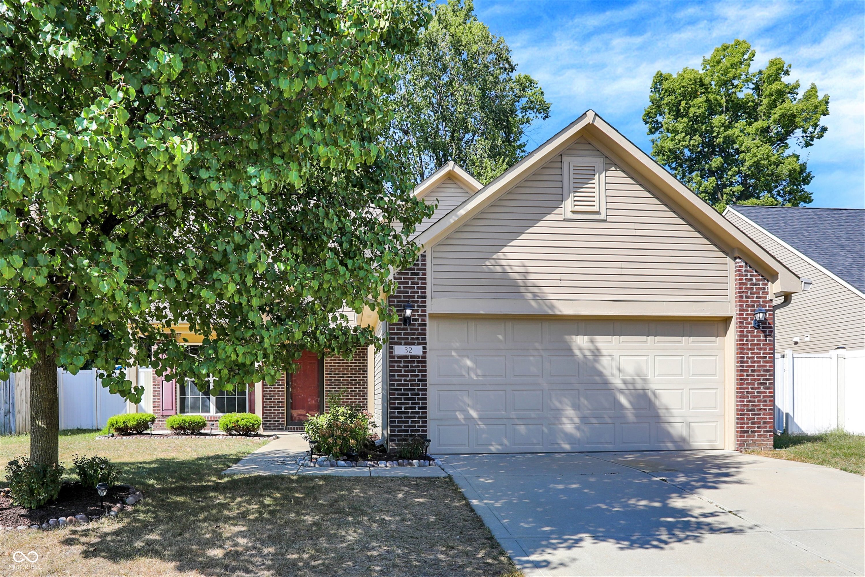 32 Meridian Gardens Lane Indianapolis IN 46227