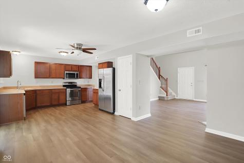 32 Meridian Gardens Lane Indianapolis IN 46227