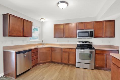 32 Meridian Gardens Lane Indianapolis IN 46227