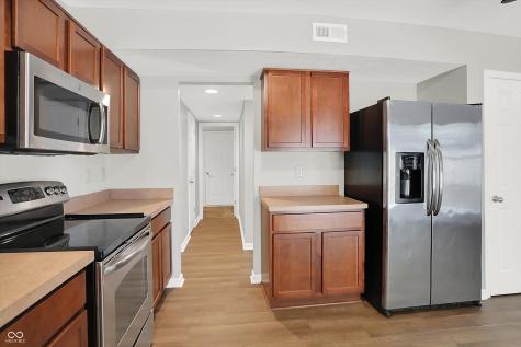 32 Meridian Gardens Lane Indianapolis IN 46227
