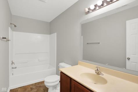 32 Meridian Gardens Lane Indianapolis IN 46227