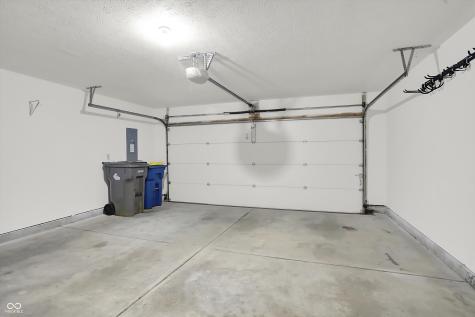 32 Meridian Gardens Lane Indianapolis IN 46227