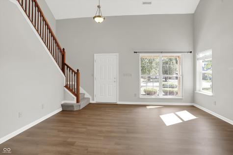 32 Meridian Gardens Lane Indianapolis IN 46227