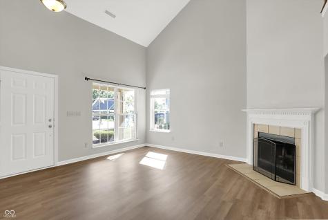 32 Meridian Gardens Lane Indianapolis IN 46227