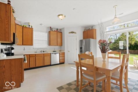 17 English Green Westfield IN 46074