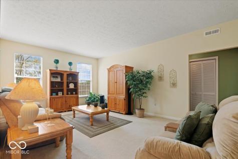 17 English Green Westfield IN 46074