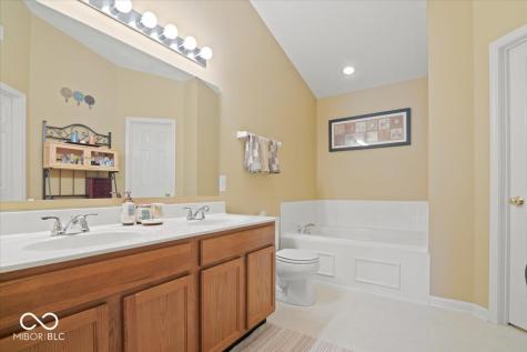 17 English Green Westfield IN 46074