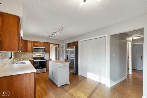 233 Boulder Court Carmel IN 46032