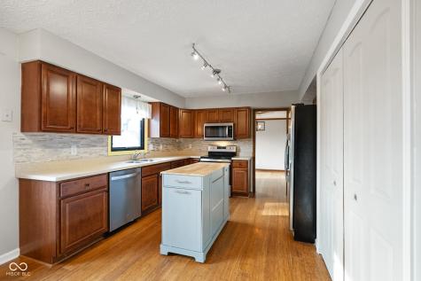 233 Boulder Court Carmel IN 46032