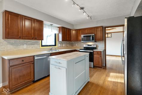 233 Boulder Court Carmel IN 46032