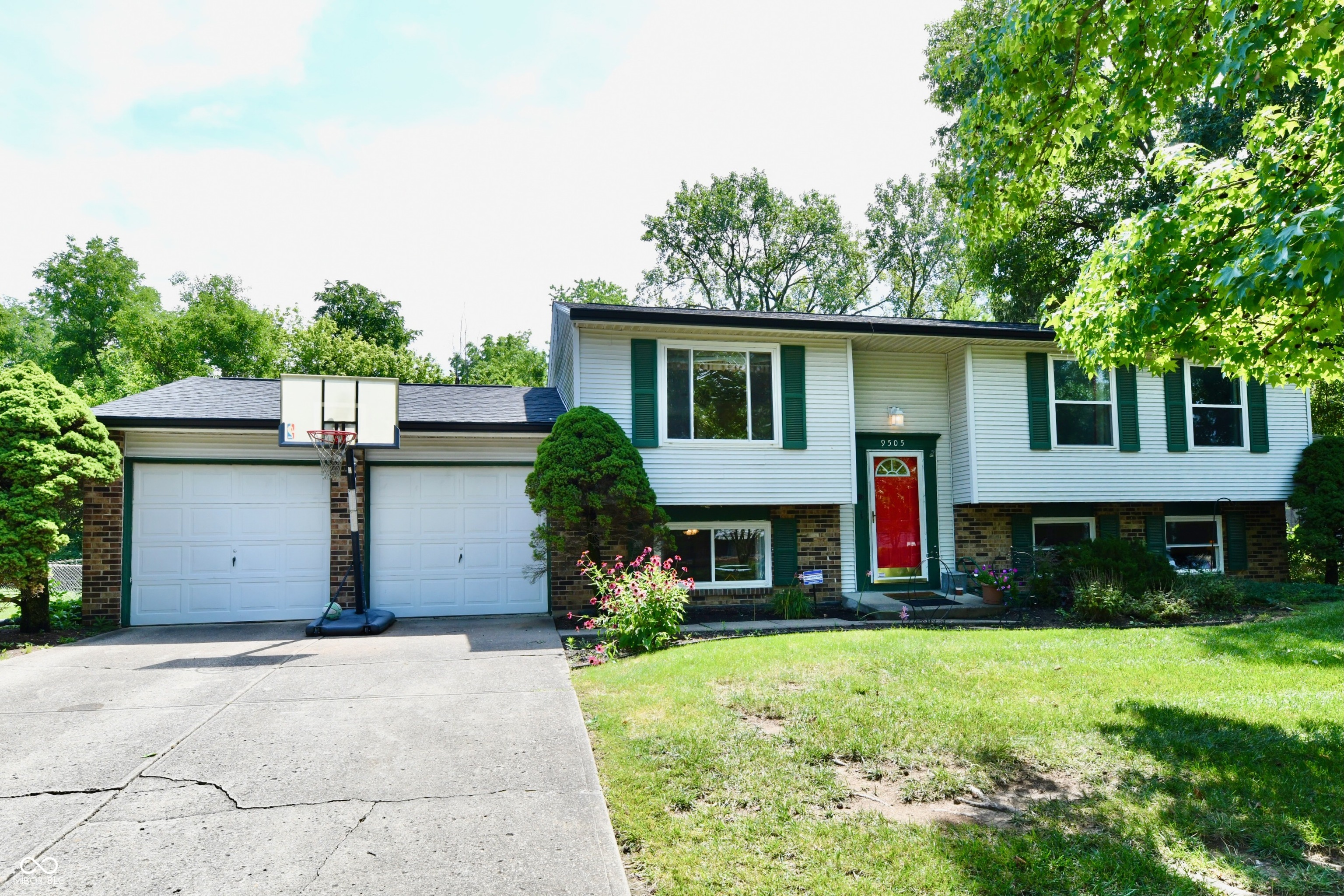9505 Thornwood Drive Indianapolis IN 46250