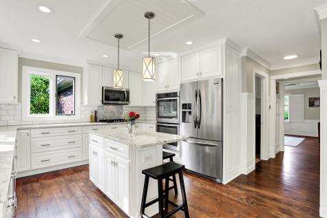 1898 Corniche Drive Zionsville IN 46077