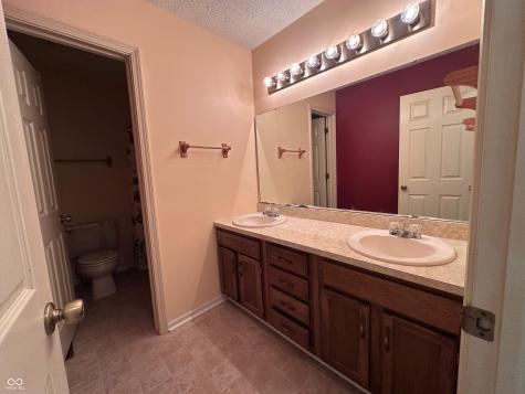7669 Pinesprings East Drive Indianapolis IN 46256